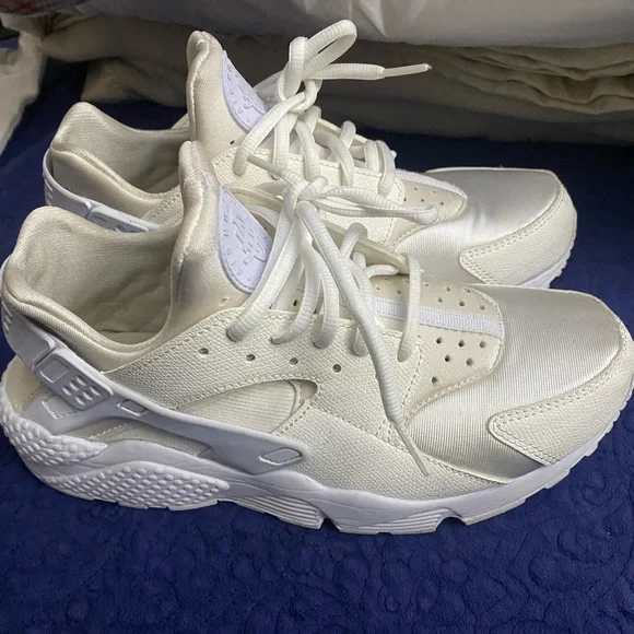 Nike | Shoes | Nike Air Huarache Used Worn 4 Times | Poshmark display picture 3